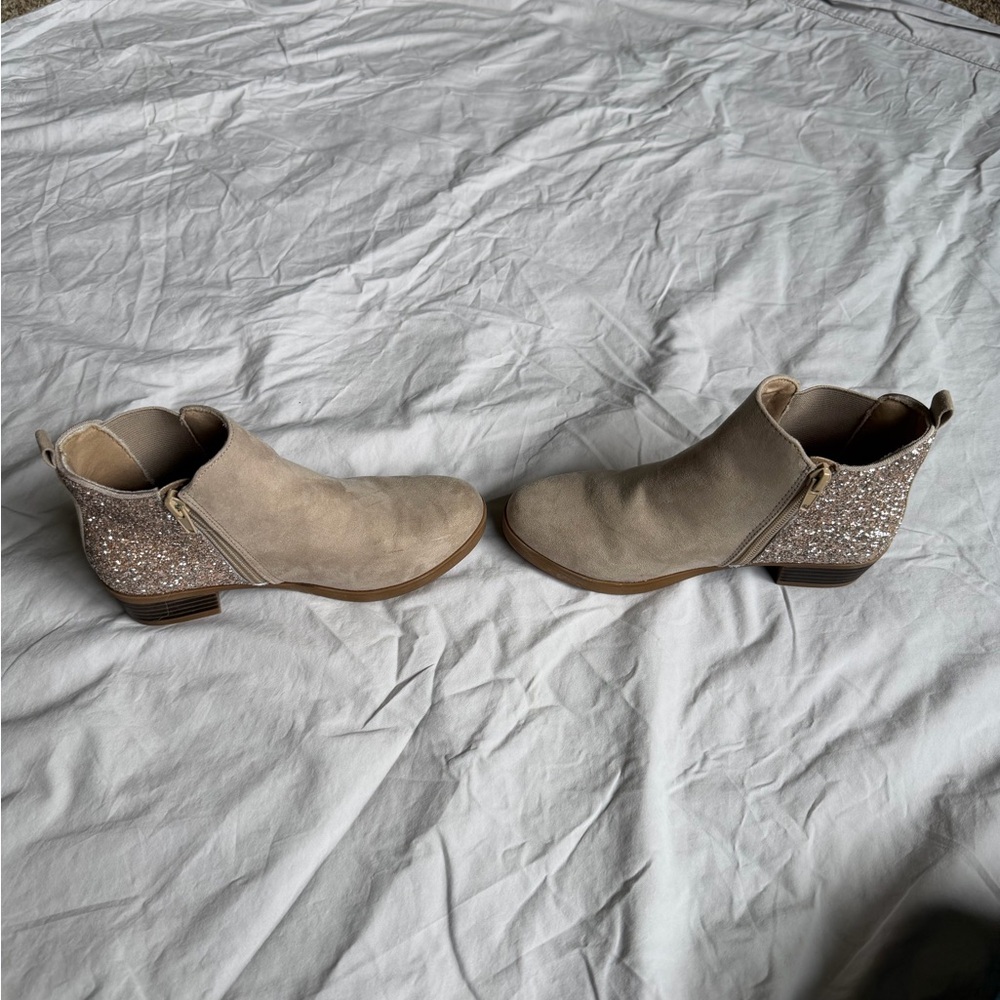 Girls Size 3 Cynthia Rowley Beige Ankle Boots with Sparkle Heel